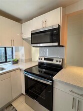 Building Photo - 17021 N Bay Rd