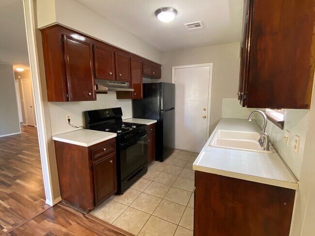 Foto del edificio - 12639 E 34th St