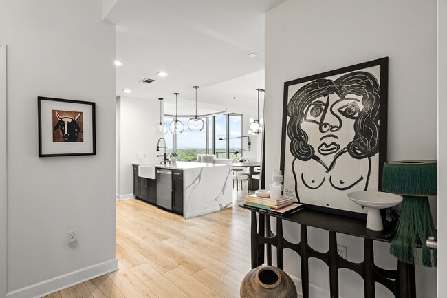 Photo - 2795 Peachtree Rd NE (Atlanta, GA) Apartment