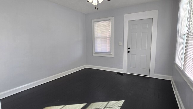 Building Photo - Updated 2 bedroom Townhouse - Garfield Par...