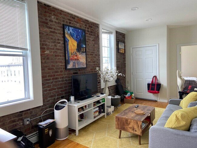 Building Photo - 275 Webster Ave