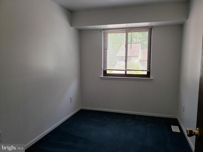 Building Photo - 327 Barton Run Blvd