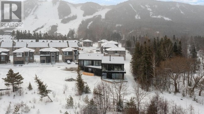 Photo du bâtiment - 120 Sebastian St