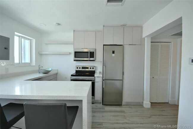 Building Photo - 1500 S Surf Rd