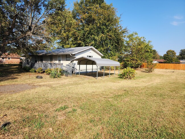 Building Photo - 804 Ave 2 NE