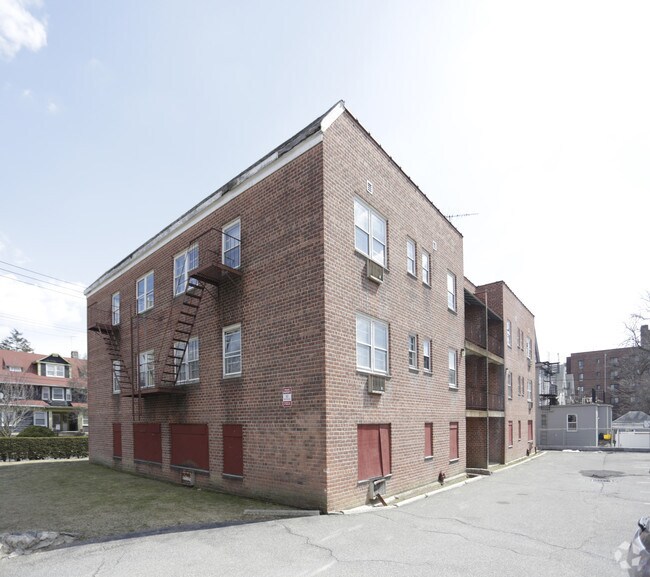 Building Photo - 30 Archer Ave