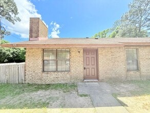 Building Photo - 3864 Oakus Dr