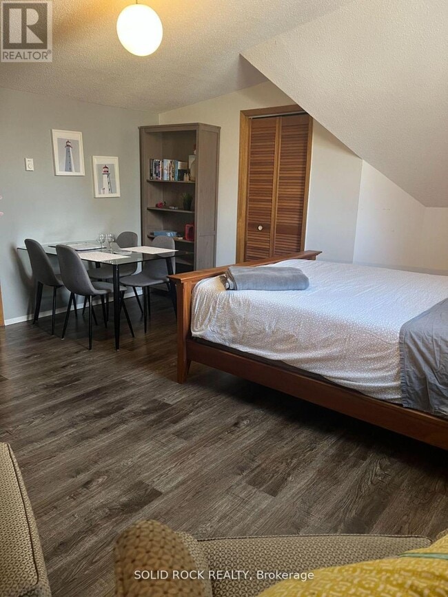 Building Photo - 71 King St E