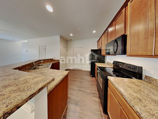 Foto del edificio - 2706 Erinridge Rd