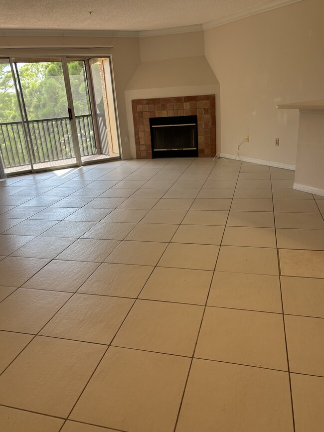 Building Photo - 2400 Feather Sound Dr