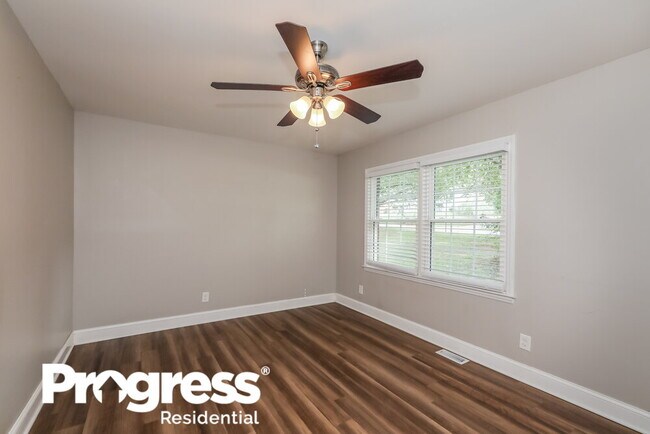 Foto del edificio - 234 Short Hills Dr