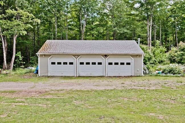 Building Photo - 407 Barnes Rd