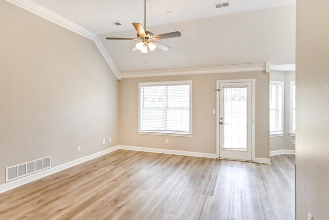 Building Photo - 838 Clearview Cove