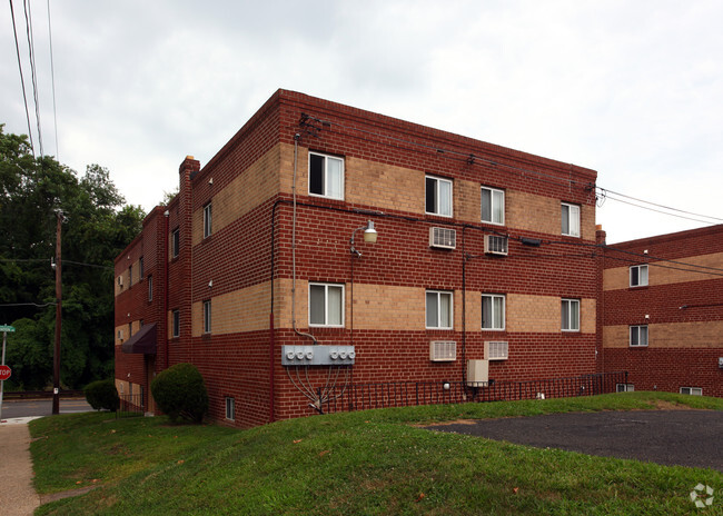 Building Photo - Benton Gardens