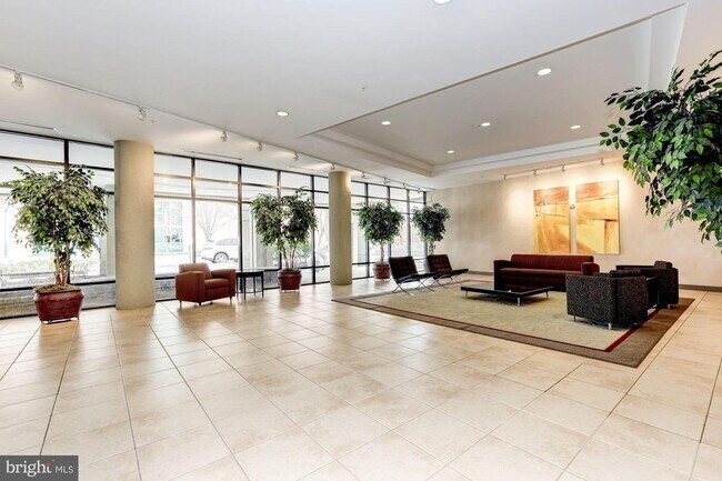 Foto del edificio - 8045 Newell St