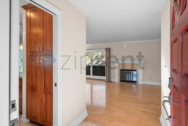 Building Photo - 14541 Oak St