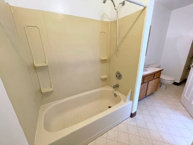 Building Photo - RARE FIND! Spacious and bright three bedro...