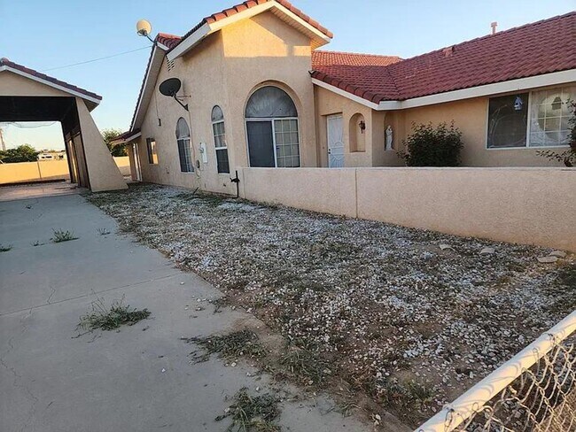 Foto del edificio - California City Family Home