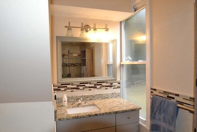 Building Photo - 50 Parsons St