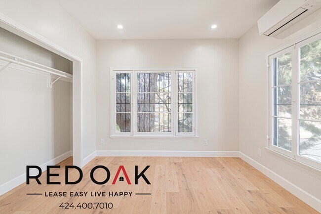 Building Photo - Sun-Drenched Studio with Large Windows, Ha...