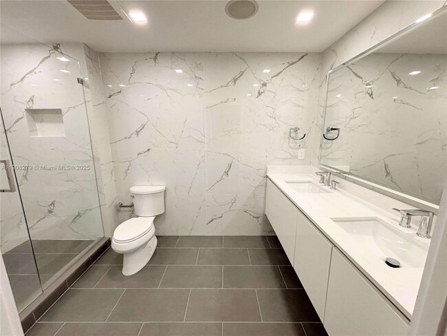 Foto del edificio - 601 NE 36th St