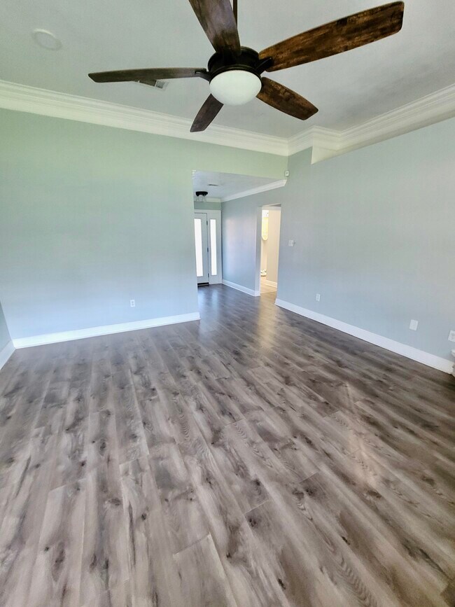 Building Photo - 15005 Clear Springs Dr