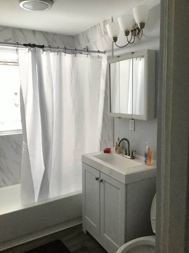 Foto del edificio - 578 Norfolk Street, Unit 1