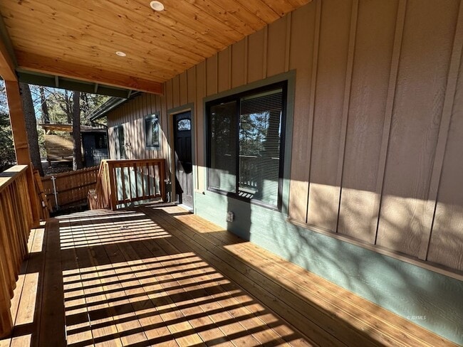 Building Photo - 52810 Sugar Pine Dr