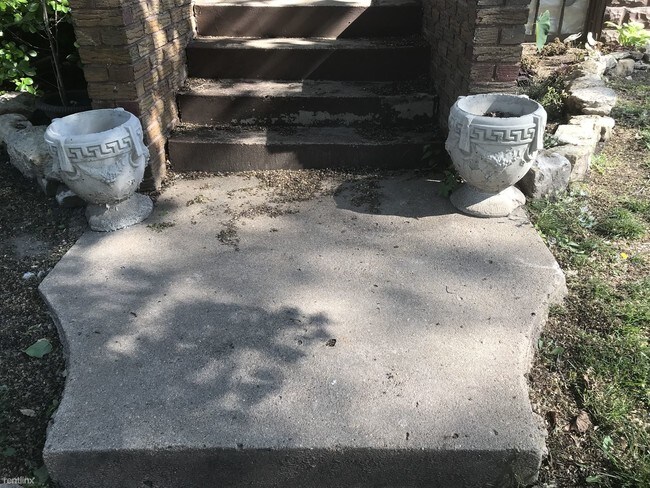 Building Photo - 2 br, 1 bath  - 926 W 11th St N