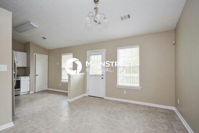 Foto del edificio - 4 Bedroom Pet-Friendly Home in Lithonia, GA with Main Street Renewal
