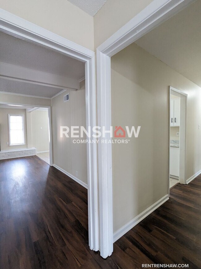 Foto del edificio - 4904 Blanding - 3 Bed / 2 Bath - Move in R...