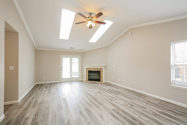 Foto del edificio - 1108 W Southport Rd