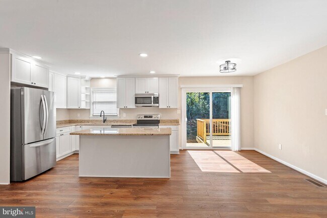 Building Photo - 45125 Settlers Ln