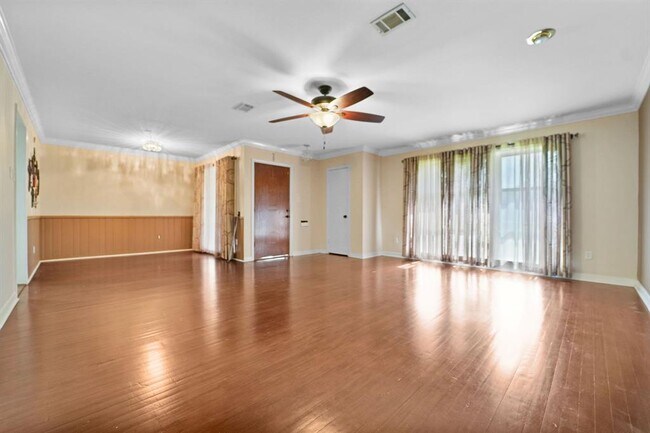 Foto del edificio - 2210 San Jacinto Dr