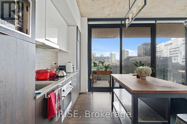 Photo du bâtiment - 21 Lawren Harris Square