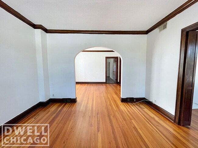 Building Photo - 4514 N Lincoln Ave