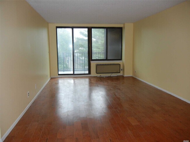 Building Photo - 210-19-210-26 26th Ave