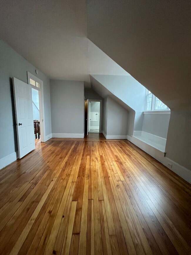 Building Photo - 1461 Manor St