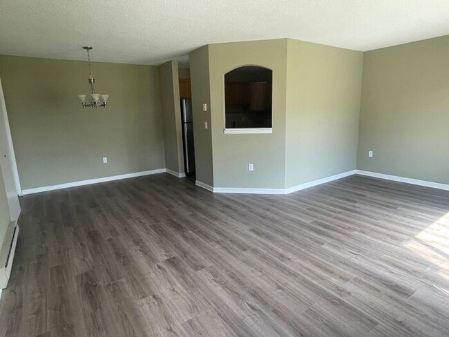 Foto del edificio - Chanhassen Town Home, All New Carpet/Floor...