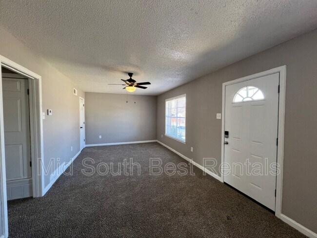 Building Photo - 2945 Gruber Dr