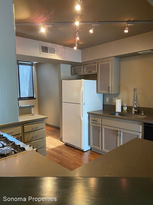 Building Photo - 2 br, 2.5 bath House - 583 6th Street West