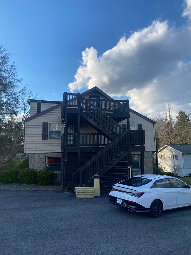 Building Photo - 1637 Otlahurst Dr