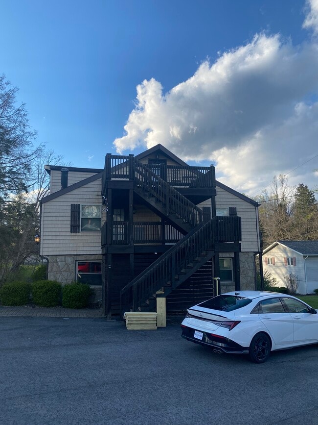 Building Photo - 1637 Otlahurst Dr
