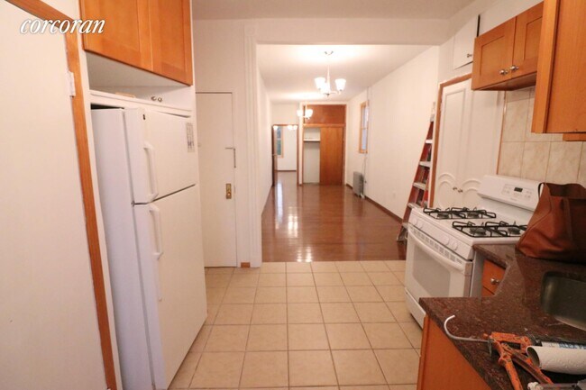 Foto del edificio - 378 McGuinness Blvd