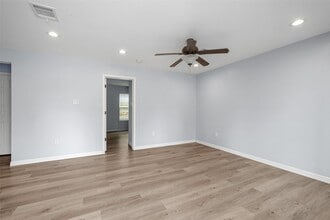 Building Photo - 8595 Parkway Dr