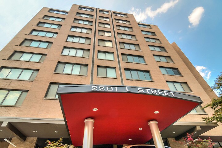 Photo - 2201 L St NW (Washington, DC)