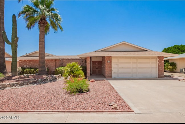 Building Photo - 10325 W Cameo Dr