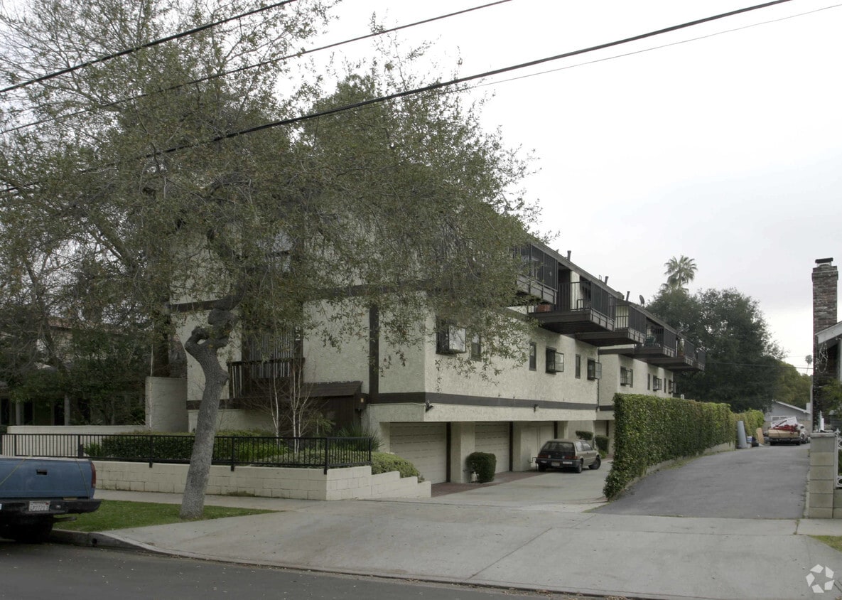 Building Photo - 592 N Mar Vista Ave