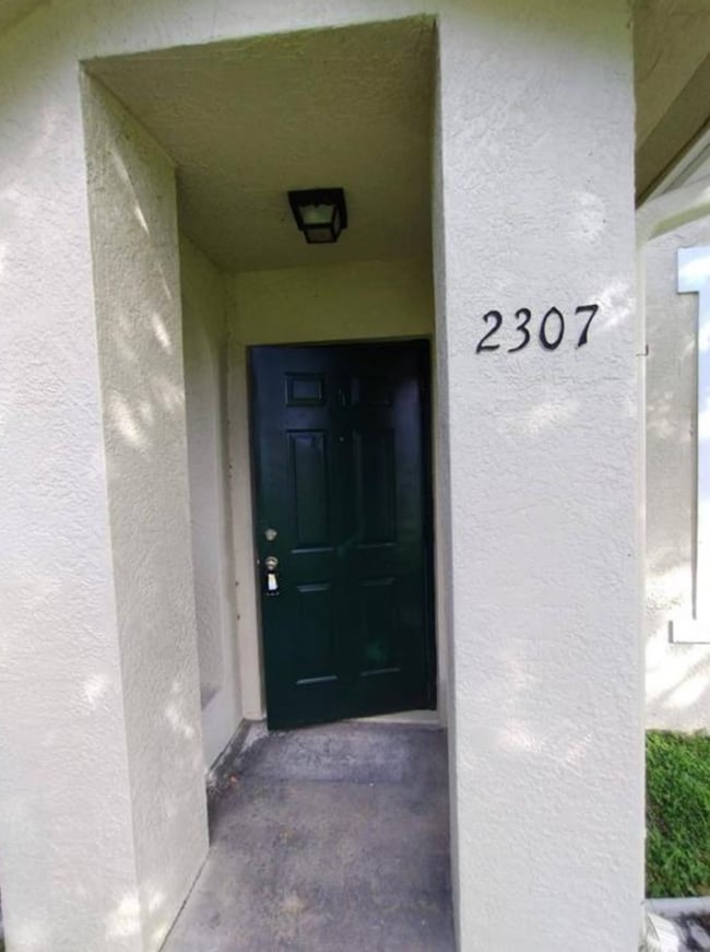 Photo - 2307 Belmont Ln House