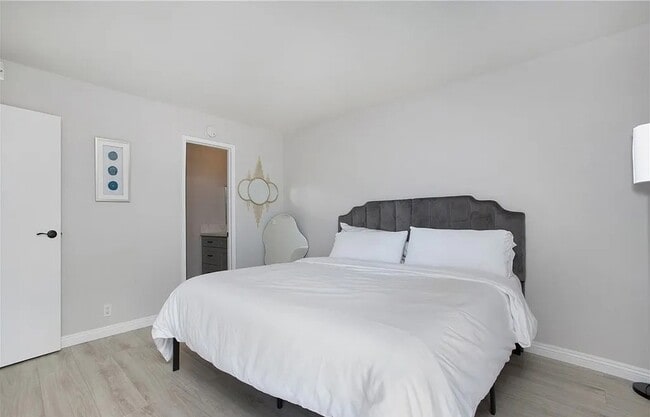 Building Photo - Condo for Rent with View